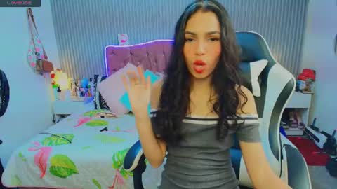 Snapshot of princess_skinny18 chatting on 1, 7, 2026 princess_skinny18 online show from 1, 7, 2026