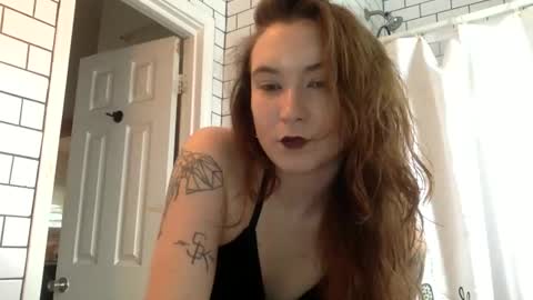 Snapshot of princessannieviolet chatting on 25, 4, 2026 Annie Violet online show from 25, 4, 2026