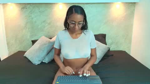 Snapshot of priscila_cooper chatting on 25, 9, 2025 Priscila online show from 25, 9, 2025