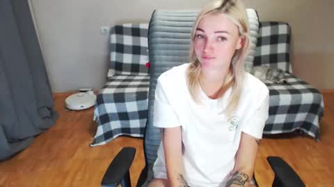 Polly online show from 4, 12, 2025