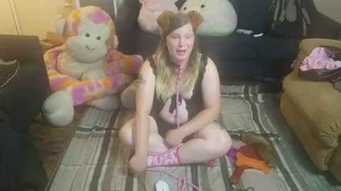 Snapshot of puppygirllovestobeg chatting on 28, 6, 2026 puppygirllovestobeg online show from 28, 6, 2026
