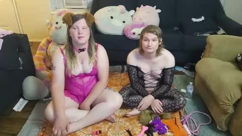 Snapshot of puppygirllovestobeg chatting on 15, 7, 2026 puppygirllovestobeg online show from 15, 7, 2026
