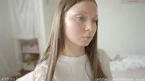 Snapshot of pureangeldolores chatting on 29, 10, 2025 i dont do shows for free. watching here silently and waiting for me to start showing you something for free is useless online show from 29, 10, 2025