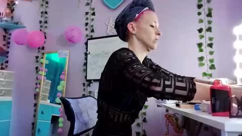 Purple2StayThnxxx online show from 29, 10, 2025