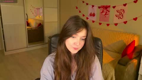 Snapshot of purple_averge chatting on 29, 10, 2025 Bella online show from 29, 10, 2025