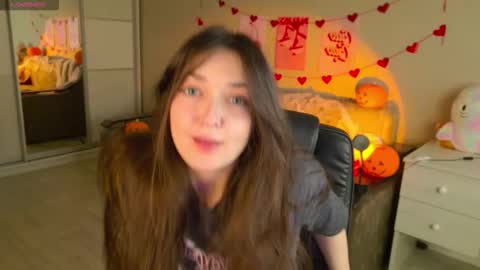 Snapshot of purple_averge chatting on 4, 11, 2025 Bella online show from 4, 11, 2025