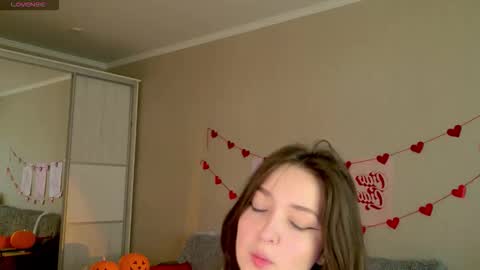 Snapshot of purple_averge chatting on 7, 11, 2025 Bella online show from 7, 11, 2025