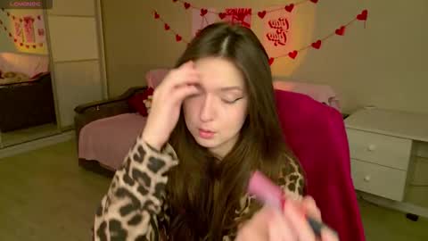 Snapshot of purple_averge chatting on 27, 11, 2025 Bella online show from 27, 11, 2025