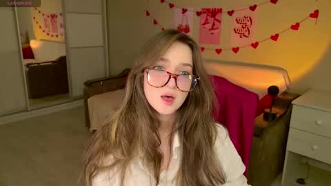 Snapshot of purple_averge chatting on 5, 12, 2025 Bella online show from 5, 12, 2025