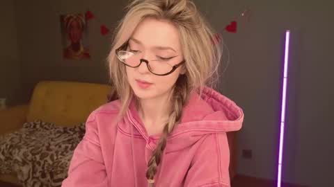 Snapshot of purple_averge chatting on 15, 2, 2026 Bella online show from 15, 2, 2026