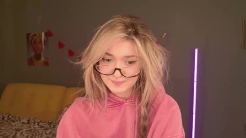 Snapshot of purple_averge chatting on 15, 2, 2026 Bella online show from 15, 2, 2026