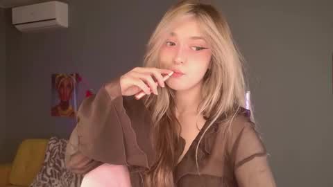 Snapshot of purple_averge chatting on 3, 3, 2026 Bella online show from 3, 3, 2026