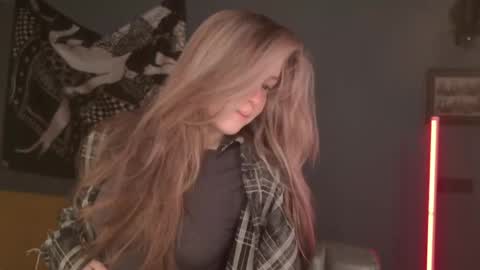 Snapshot of purple_averge chatting on 22, 4, 2026 Bella online show from 22, 4, 2026