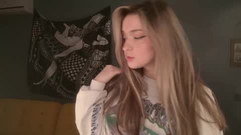 Snapshot of purple_averge chatting on 5, 5, 2026 Bella online show from 5, 5, 2026
