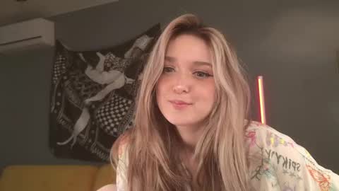 Snapshot of purple_averge chatting on 8, 5, 2026 Bella online show from 8, 5, 2026
