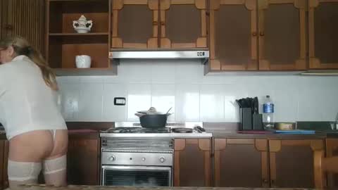 Snapshot of pussy_boom4u chatting on 20, 10, 2025 Mary online show from 20, 10, 2025