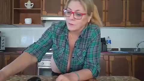 Snapshot of pussy_boom4u chatting on 18, 11, 2025 Mary online show from 18, 11, 2025