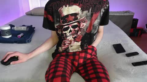 Snapshot of pussylover2182 chatting on 22, 12, 2024 pussylover2182 online show from 22, 12, 2024