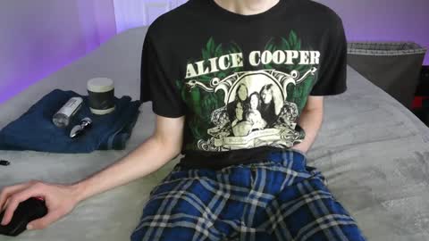 Snapshot of pussylover2182 chatting on 23, 12, 2024 pussylover2182 online show from 23, 12, 2024