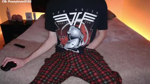 Snapshot of pussylover2182 chatting on 6, 10, 2025 pussylover2182 online show from 6, 10, 2025