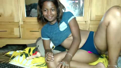 Snapshot of qeen_sexy chatting on 31, 1, 2025 queen sexy online show from 31, 1, 2025