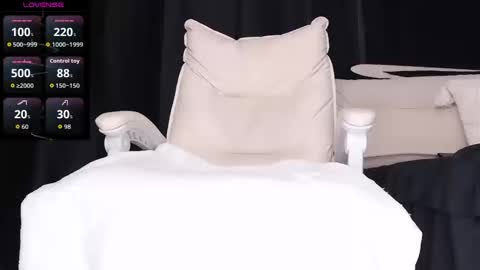 Snapshot of qianqian_ chatting on 8, 10, 2025 qianqian_ online show from 8, 10, 2025