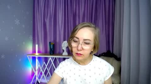 Snapshot of queen_a_n_i chatting on 13, 11, 2025 A N I Ill be here on December 1st online show from 13, 11, 2025