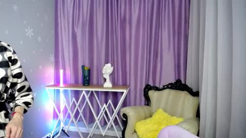 Snapshot of queen_a_n_i chatting on 15, 11, 2025 A N I Ill be here on December 1st online show from 15, 11, 2025