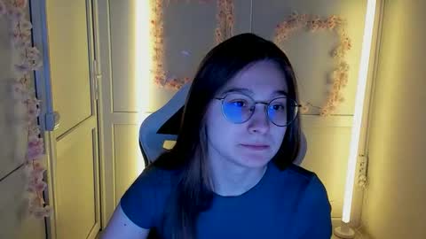 Snapshot of queen_amelie chatting on 23, 4, 2026 Amelie online show from 23, 4, 2026