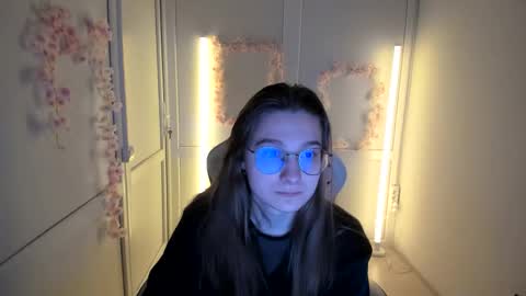 Snapshot of queen_amelie chatting on 25, 4, 2026 Amelie online show from 25, 4, 2026