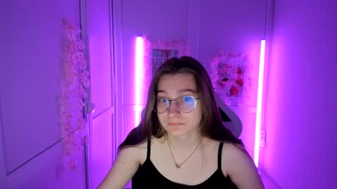 Snapshot of queen_amelie chatting on 8, 5, 2026 Amelie online show from 8, 5, 2026