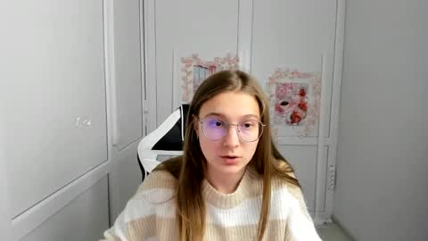Snapshot of queen_amelie chatting on 27, 5, 2026 Amelie online show from 27, 5, 2026