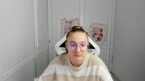 Snapshot of queen_amelie chatting on 1, 6, 2026 Amelie online show from 1, 6, 2026