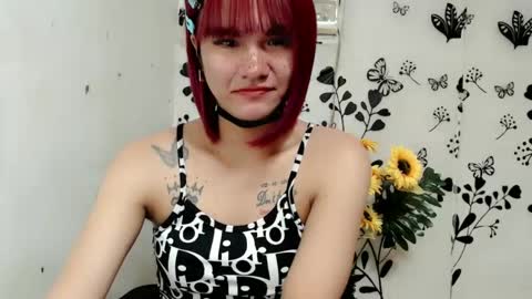 Snapshot of queen_elicktra chatting on 1, 2, 2025 JOY online show from 1, 2, 2025