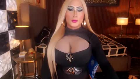 Snapshot of queen_horsecock chatting on 3, 5, 2026 queen_horsecock online show from 3, 5, 2026