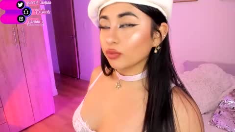 Snapshot of queen_liana chatting on 2, 1, 2025 Liana  online show from 2, 1, 2025