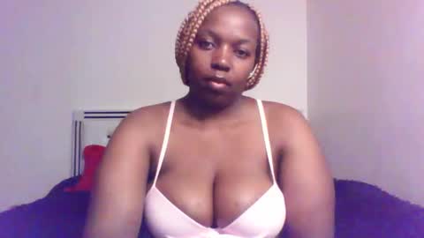 Snapshot of queen_melanine chatting on 13, 4, 2026 QUEEN online show from 13, 4, 2026