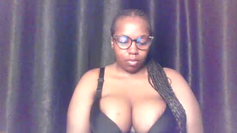 Snapshot of queen_melanine chatting on 25, 6, 2026 QUEEN online show from 25, 6, 2026