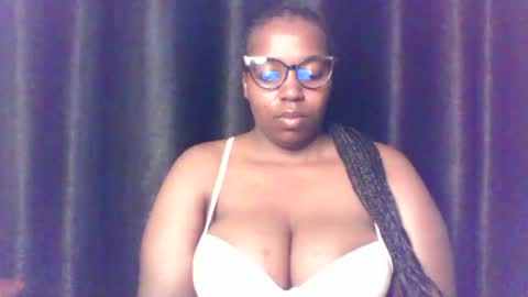 Snapshot of queen_melanine chatting on 5, 7, 2026 QUEEN online show from 5, 7, 2026
