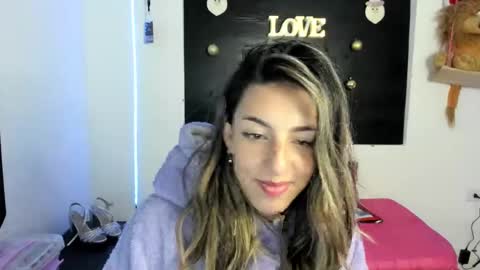 queen_natttyy online show from 12, 12, 2024