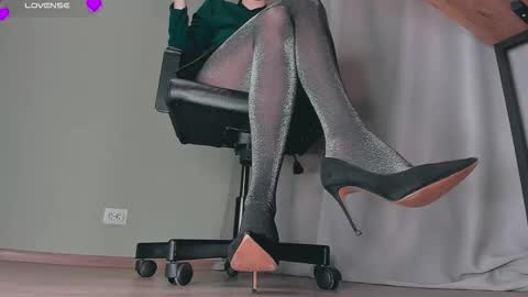 Snapshot of queen_nylon chatting on 23, 10, 2025 Carly online show from 23, 10, 2025