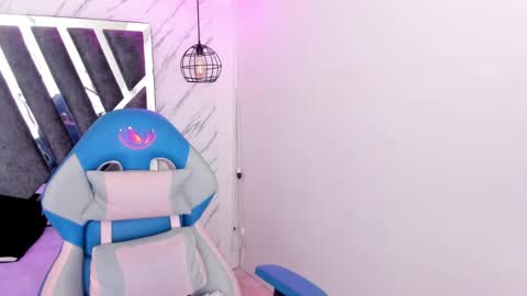   online show from 14, 11, 2025