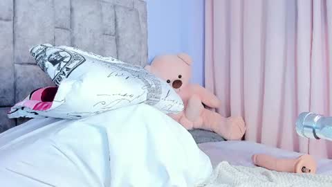 queen_yully online show from 15, 7, 2026