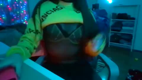 queenbee6269 online show from 10, 1, 2026