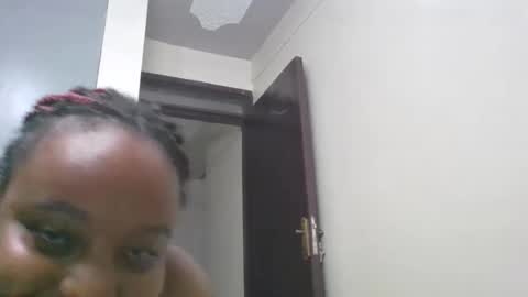 Snapshot of queenbeiby05 chatting on 1, 2, 2026 queen online show from 1, 2, 2026