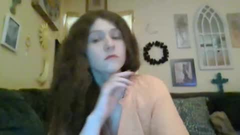 queencrimsonlvx online show from 23, 4, 2026