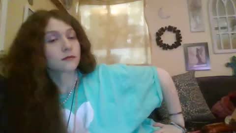 queencrimsonlvx online show from 29, 4, 2026