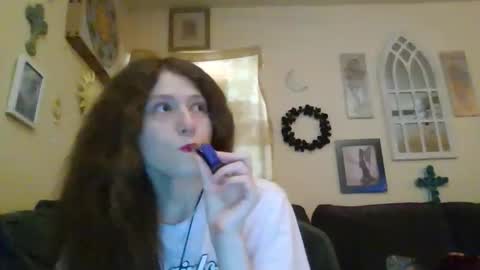 queencrimsonlvx online show from 10, 5, 2026