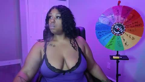 Snapshot of queencroze chatting on 15, 1, 2026 Queen Cherise Roze online show from 15, 1, 2026