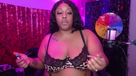 Snapshot of queencroze chatting on 6, 2, 2026 Queen Cherise Roze online show from 6, 2, 2026